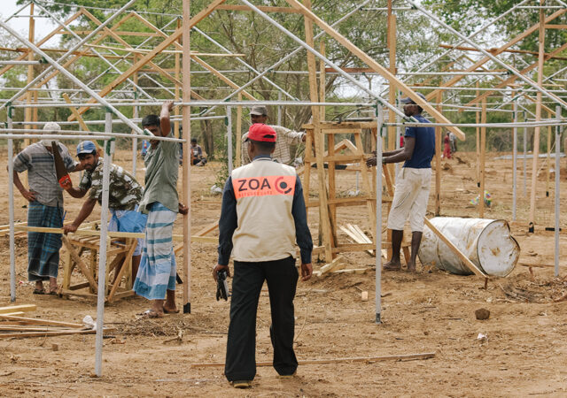 Huizenbouw was een belangrijk onderdeel van de wederopbouw in Sri Lanka[4] kopiëren