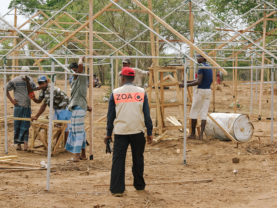 Huizenbouw was een belangrijk onderdeel van de wederopbouw in Sri Lanka[4] kopiëren