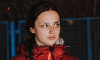 DSC06730-Foto-jonge-vrouw-aan-Hongaars-Oekrainse-grens—resize[2]